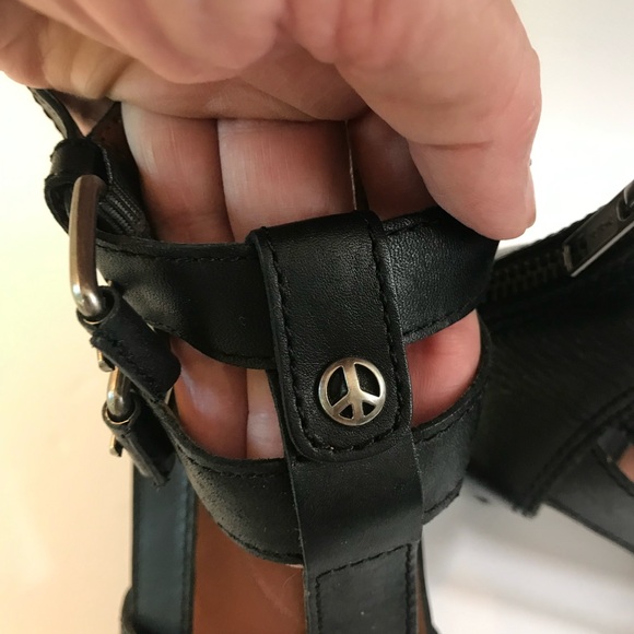 Vintage Lucky Black Peace Sign Sandals - Picture 9 of 11